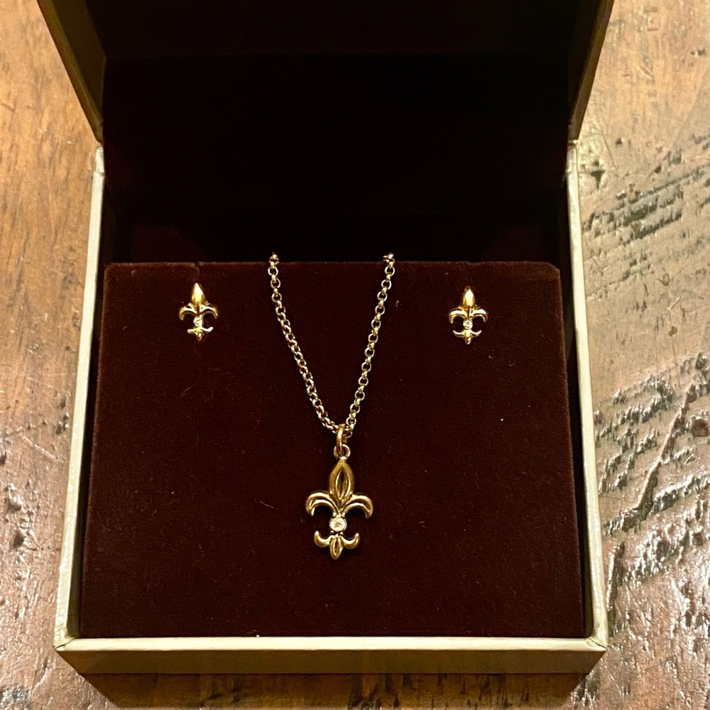 Juicy Couture Fleur de Lis Earring & Necklace Set